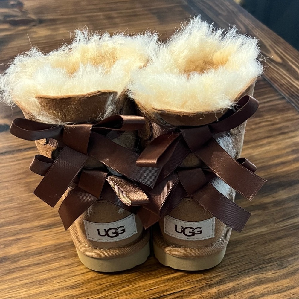 Toddler girl Ugg boots - Size 6